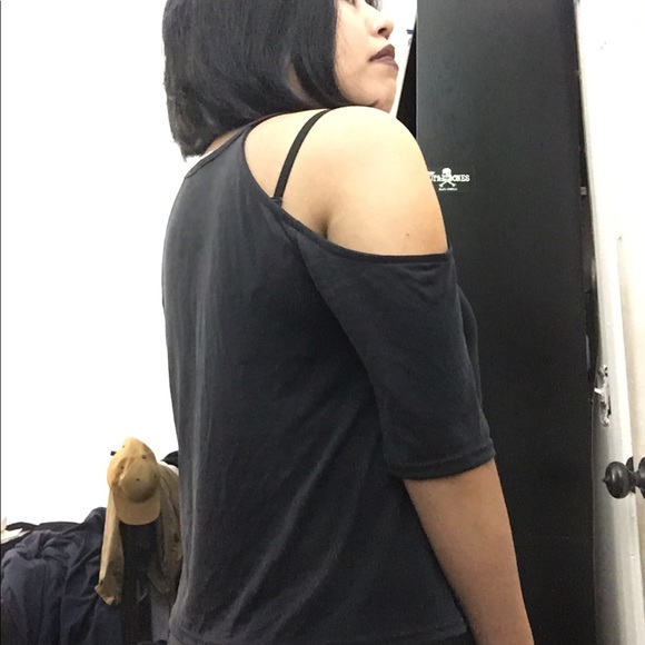 Light grey cold shoulder blouse - Picture 2 of 4